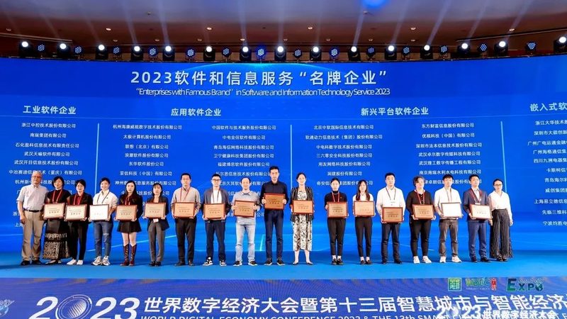 成都软硬件批发采购平台：构建企业数字化基石的关键要素